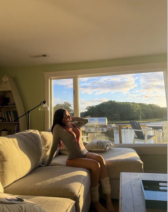 Juliacunnin's tweet photo. you wish you were spending your evening right here ⁠#goldenhour⁠ ⁠#cozyvibes⁠ ⁠#sundayfunday⁠ ⁠#germanshepherd⁠ https://t.co/mZ6bct1QXx