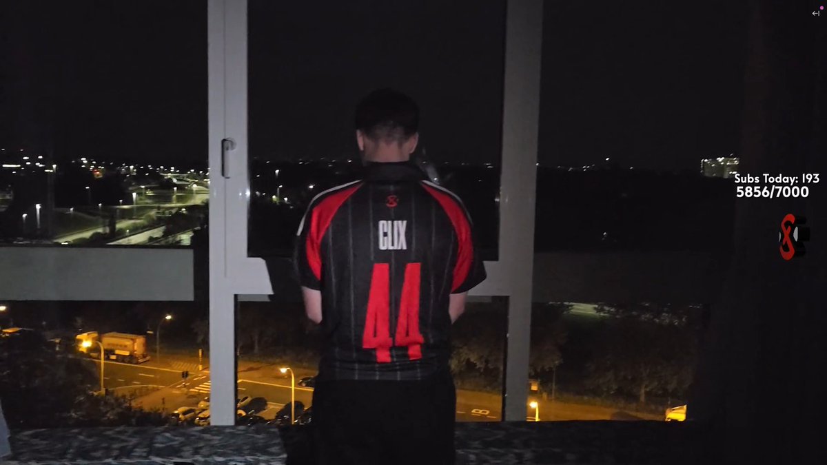 denay39th's tweet photo. Clix just started his stream for literally 5 minutes to AURA farm from his hotel room after 4th place at FNCS Globals and then said "green apple" 

Stream ended. https://t.co/jX5YHKTyhG