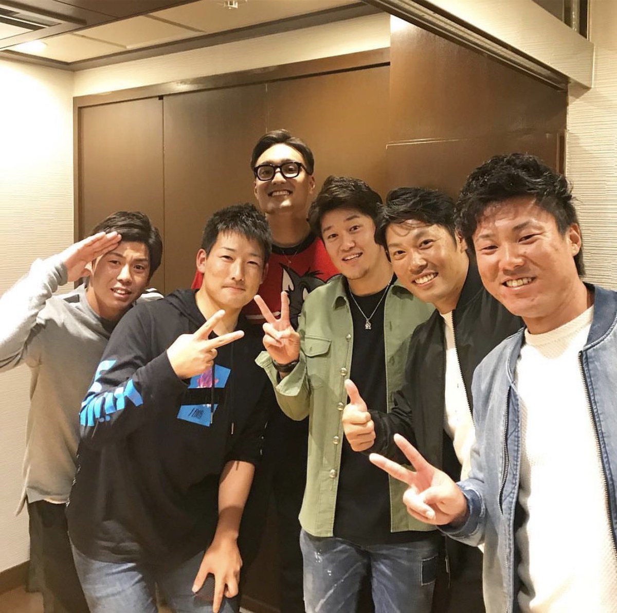 tsuboyan0813's tweet photo. おはようございます☔✨
また一人91年組が…
寂しいな😢
ちゃちゃっと 決めて
花道を作ってほしい😌
今日もよろしくお願いします🙏
#岩貞祐太 https://t.co/OBjgBExXPV