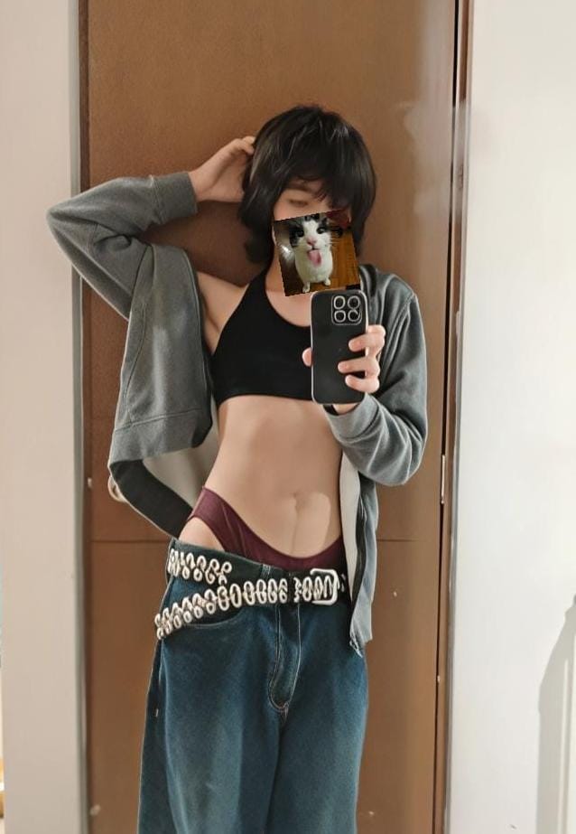 AleFembo's tweet photo. Mmm, no se muy bien como utilizar X. Pero si alguien quiere hablarle a un Femboy joven aquí estoy.. Woof :3 https://t.co/w19hJXtoc6