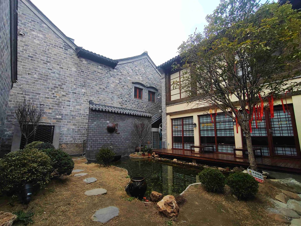 vsh28PMzXVnGBOK's tweet photo. Today I visited Taozhai Diao Street and couldn't help taking a photo of the cozy alley. https://t.co/3cEym1HksF