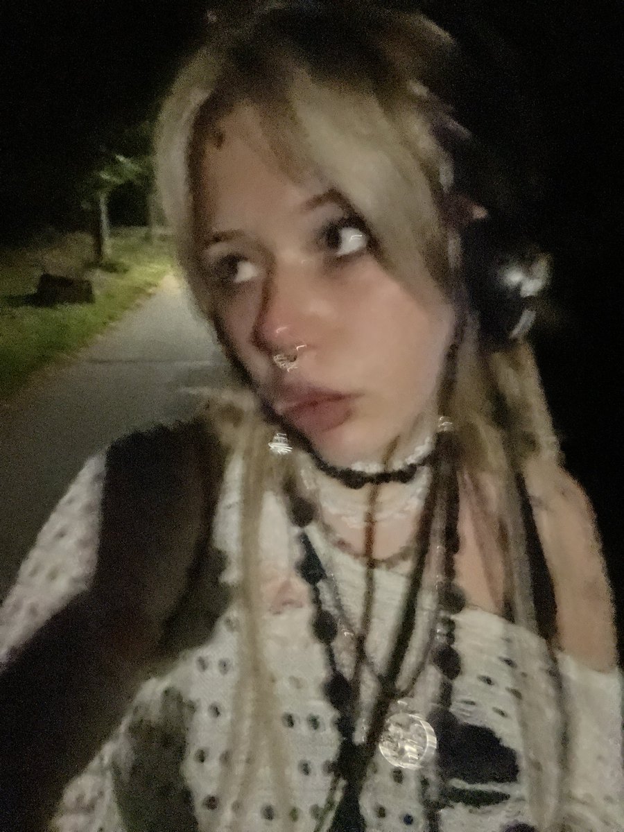 Verenchen0's tweet photo. Du willst Aufmerksamkeit? Dann zeig mir, dass du es ernst meinst. Du zahlst, ich bestimme.💸
Schreib mir per DM. Zahl deinen Tribute, wenn du dich mir unterwerfen willst
#Domina #Findom #PayPig #ZahlSklave #Fußfetisch #Fußfetisch #FeetWorship #Femdom #Goddess #FootFetish #Tribute https://t.co/3h1dYBoPOi