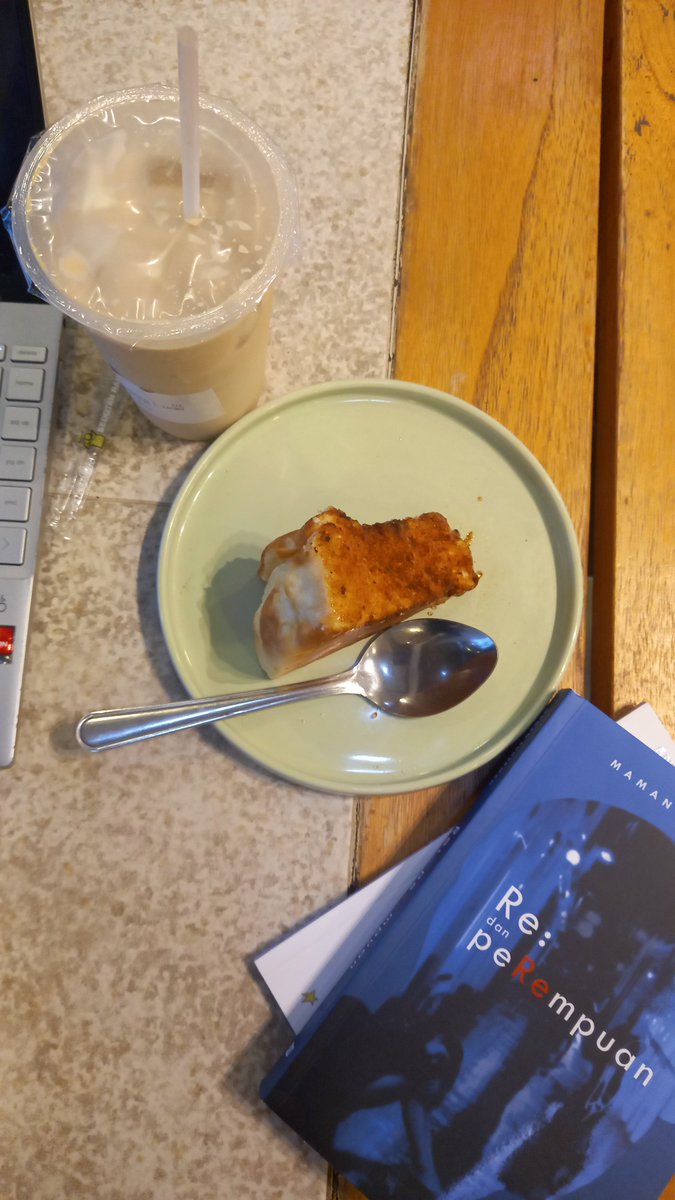 ategrad's tweet photo. Jaman jaman skripsi, minum kopi 1 minggu 7 kali besoknya aslam https://t.co/cL0eVOWUgH