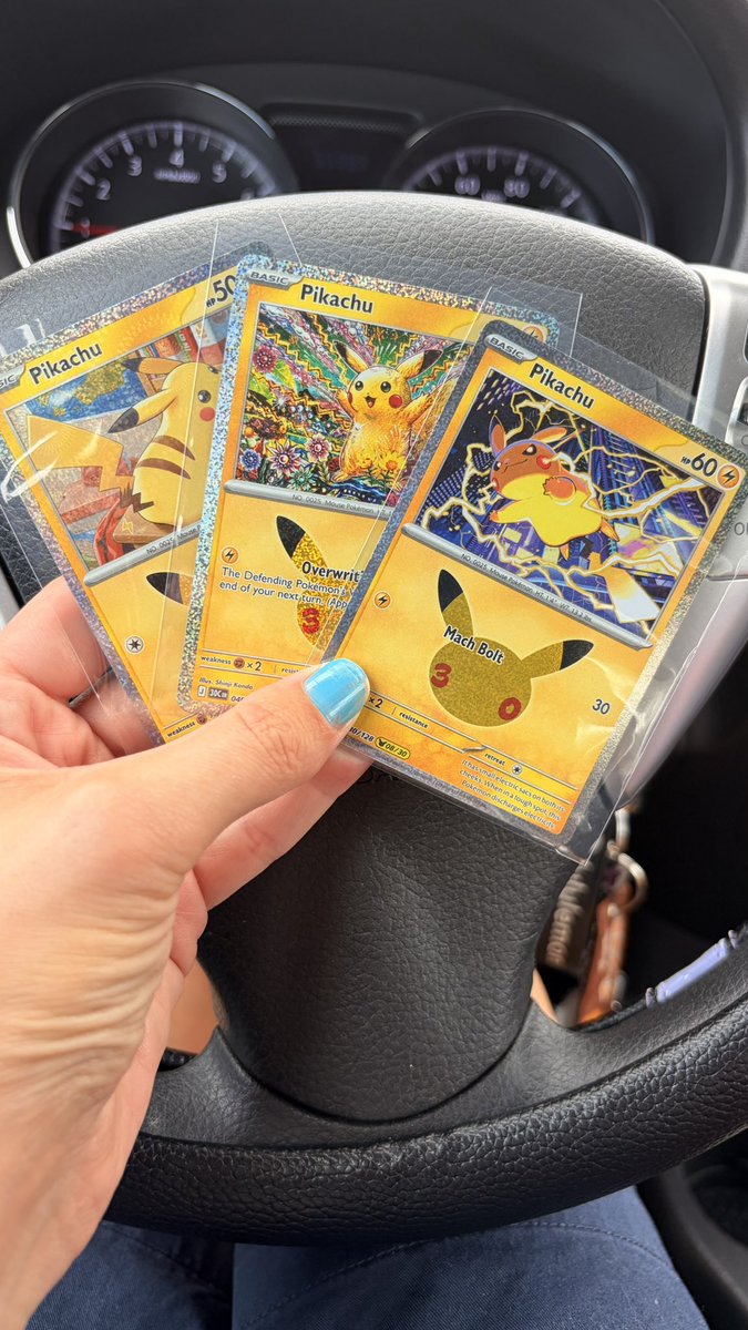 0megaPKMN's tweet photo. sunday pack magic ✨🤘🏻

#PokemonTCG #Pokemon30 https://t.co/PJMNdAzG8Y
