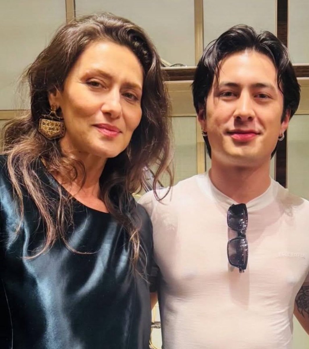 gabu_moon's tweet photo. acabei de lembrar da existência dessa foto do hudson com a lindíssima da maria fernanda cândido.

isso aqui meio que foi o mais próximo que ele chegou perto do brasil. https://t.co/TeiswH55XH