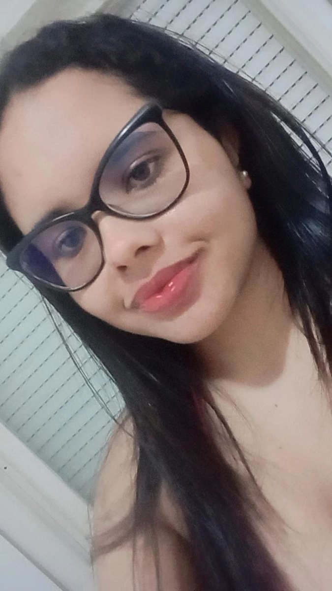 ComproNOsigilo's tweet photo. 🚨Cuidado Compradores não podemos confiar nem nas vendedoras fixas nossas essa aqui mesmo me vendia sempre chegou em mim dizendo que aluguel estava atrasado e como já tinhamos anos juntos  fizemos um acordo 200 reais por 2 meses de web namoro conteúdos semanalmente, no fim sumiu. https://t.co/NHh3xwB0Kk