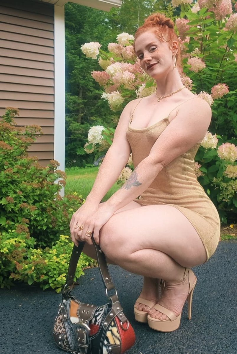 HartAmy67696's tweet photo. Caught myself looking like an angel (aka I haven’t figured out how to use my new camera correctly yet) https://t.co/RV8zxaPHMK