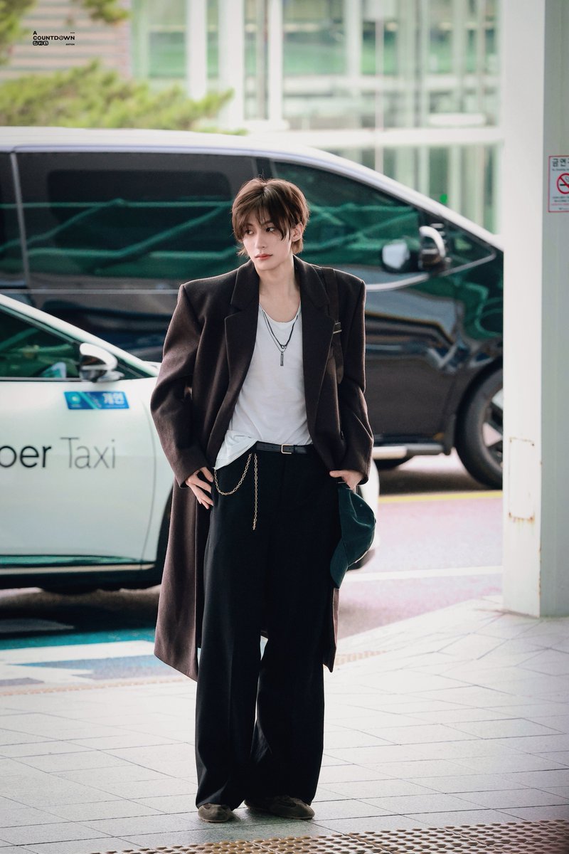 ACOUNTDOWN321's tweet photo. 260928 ICN

#ANTON #앤톤 #찬영 #RIIZE #라이즈 #ANTONxSaintLaurent https://t.co/kRax5RHVMd