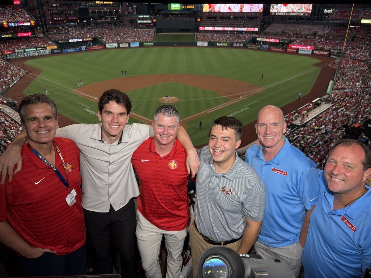 StefanCaray's tweet photo. Year 1 ✅

To the BFIBs, THANK YOU. You welcomed me with open arms and made every game so much fun. It has been an incredible honor getting to do games with this group for an organization like the @Cardinals. 

I’ll remember this year for the rest of my life. Love you guys! https://t.co/gvZrvkvmzY