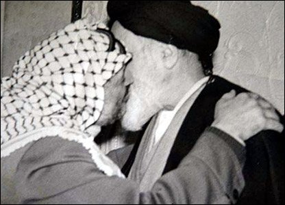 Hmarrando's tweet photo. @moetamraz @_d8ik @sadinpali احترم حالك بس تجيب سيرة الاردن و/أو عشائرها.. اول واخر مرة بحكي بالذوق الي علمني إياه سيدي جُحا. 
تاريخ بلدك خاريه مش بس قاريه.. وبدل ما تتفلسف على اسيادك واسياد اسيادك. 
روح شغلك شوية براطيم شفشف فيهم زي كبيركم الذي علمكم السحر. 
يلعن الي بيربط الحمير وبيفلت اشكالك. 
#حماراندو https://t.co/7fVBGoFMyC