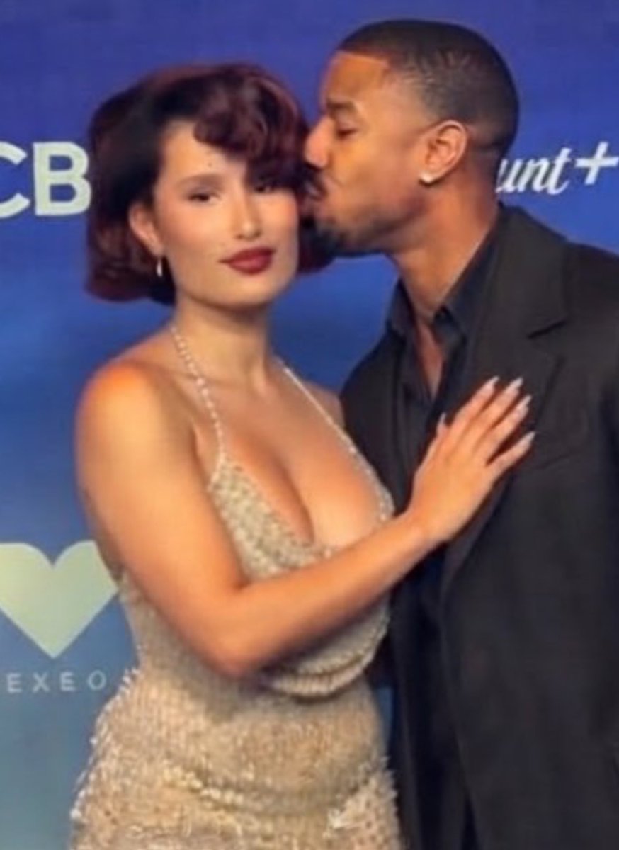 DicussingFrodo's tweet photo. RAYE &amp; Michael B. Jordan stun as they share a kiss at the #VMAs. https://t.co/uj027Awq1a