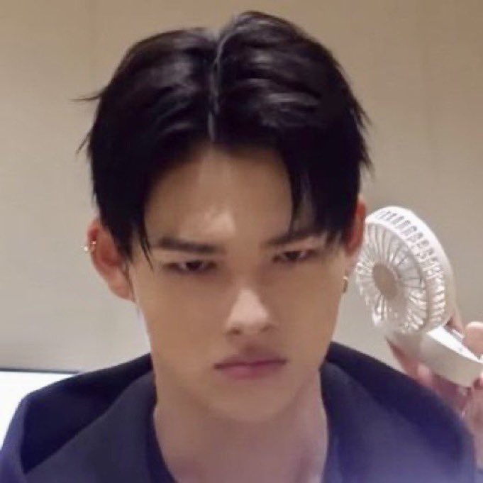 k0fhou_'s tweet photo. goodnight oomfies🤗 https://t.co/n4EdG1cBIy