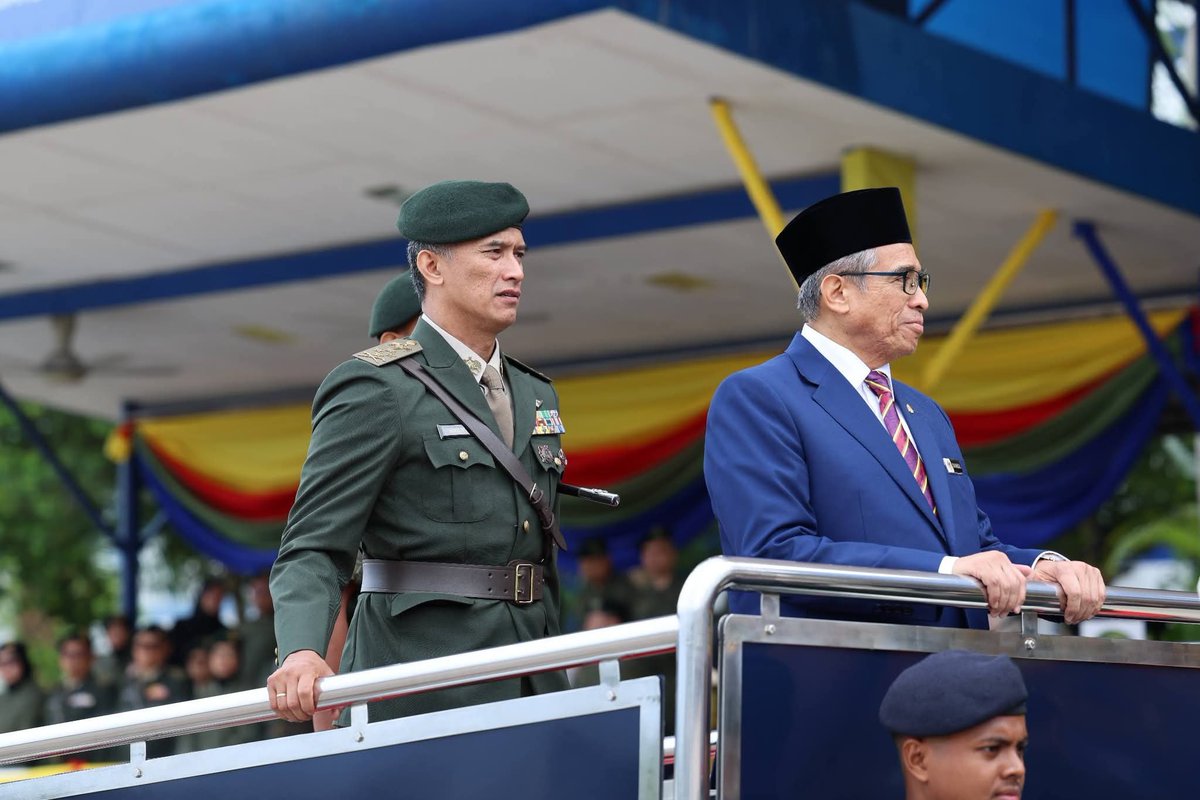 GardaAramis's tweet photo. AKPS graduates 407 enforcement personnel to boost its current force.

Officers dress uniform shed forage cap for beret https://t.co/JizyijJSI4