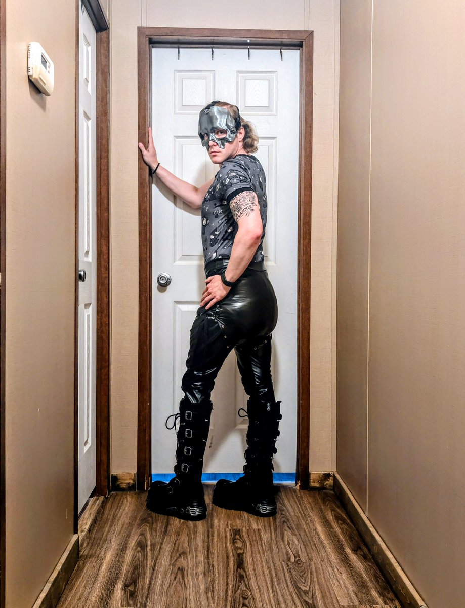 PaddedSquire14's tweet photo. I think I can totally pull this outfit off at Freaky Deaky in NOLA for Halloween don't you? https://t.co/ksducjhceu