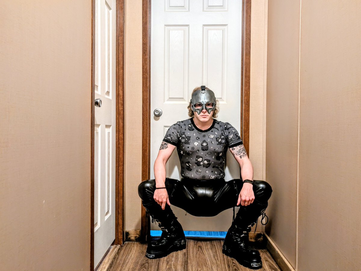 PaddedSquire14's tweet photo. I think I can totally pull this outfit off at Freaky Deaky in NOLA for Halloween don't you? https://t.co/ksducjhceu