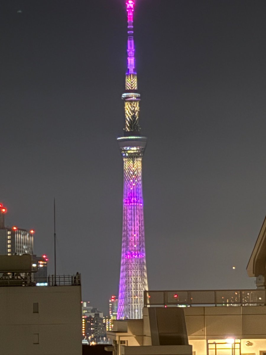 asakusa_navi's tweet photo. 🌟東京スカイツリー＆浅草情報🌟

おはようございます🙇‍♂️

浅草は雨の朝☂️

台風26号の影響ですかね🌀

秋雨前線も長い🌧️

今週は9月最終週❾

今夜のライティングは『雅』✨

今週も一週間よろしくお願いしますm(_ _)m

#浅草
#浅草天気
#スカイツリーライティング
#浅草なび

https://t.co/WJNvzCTOqf https://t.co/OIv7f7IMBO