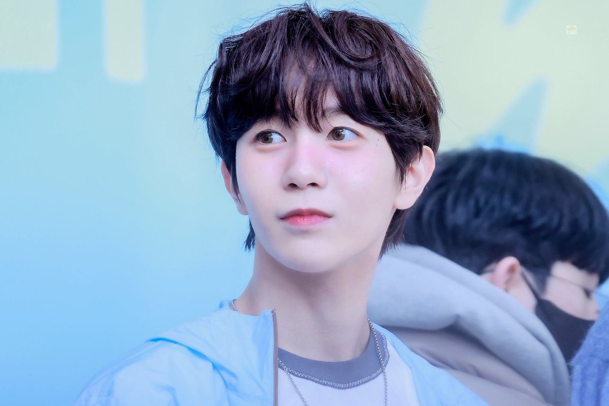 AngBangYul's tweet photo. 긴연휴 끝난 월요일
다들 요정님🧚🏻‍♂️ 보고 힘내세룡글💛 https://t.co/PIlW0f5li5