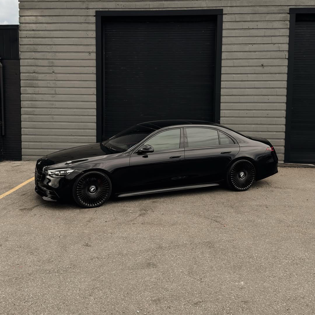 ApexDistrictX's tweet photo. 22” Forgiato Trimestre on this S-class 🤤 https://t.co/UpI5TLJ2O3