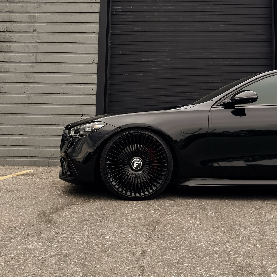 ApexDistrictX's tweet photo. 22” Forgiato Trimestre on this S-class 🤤 https://t.co/UpI5TLJ2O3