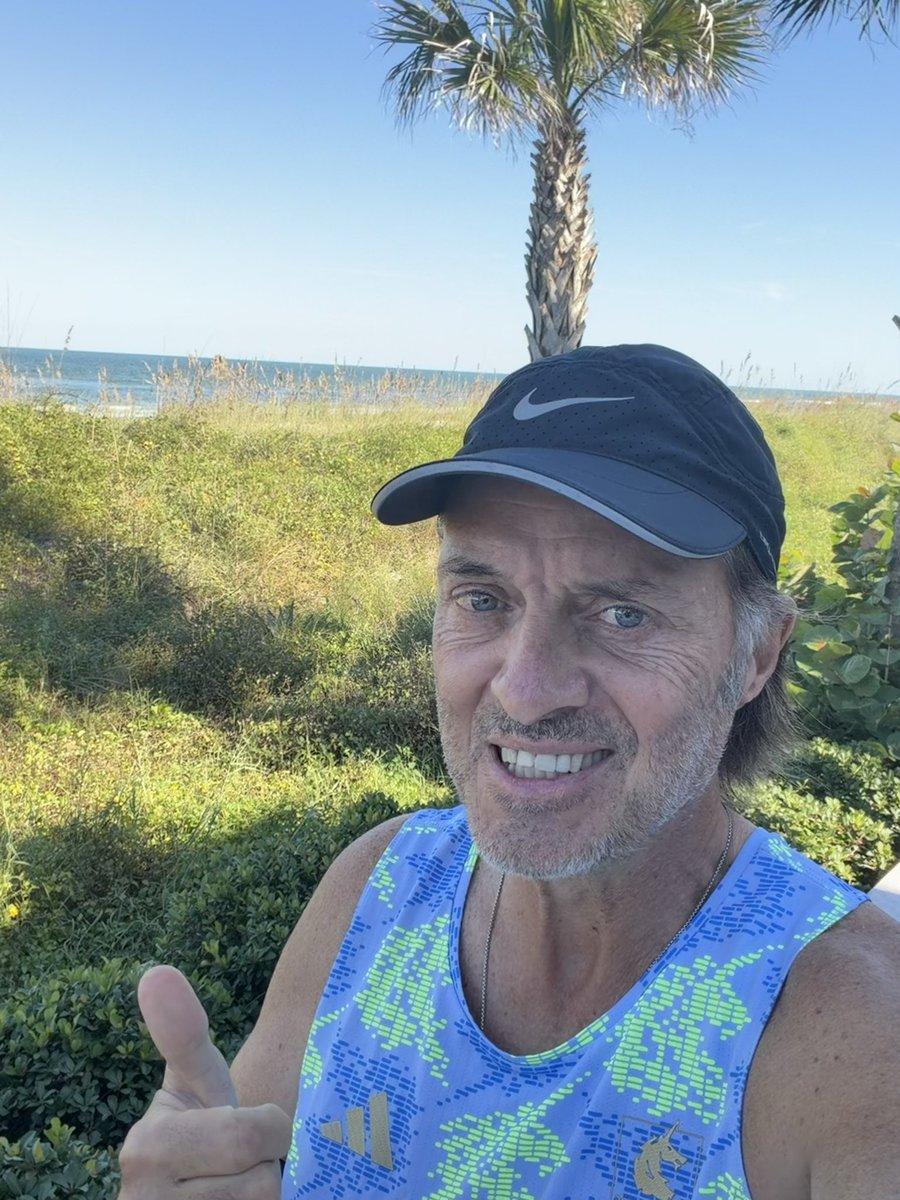 JohnLegere's tweet photo. Another week, another #LongRunSunday! How far do you think I ran this week? https://t.co/PO01p0VLLx