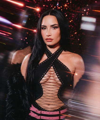 DemiCravings's tweet photo. demi lovato for the vmas. https://t.co/rlZIKO9l1y