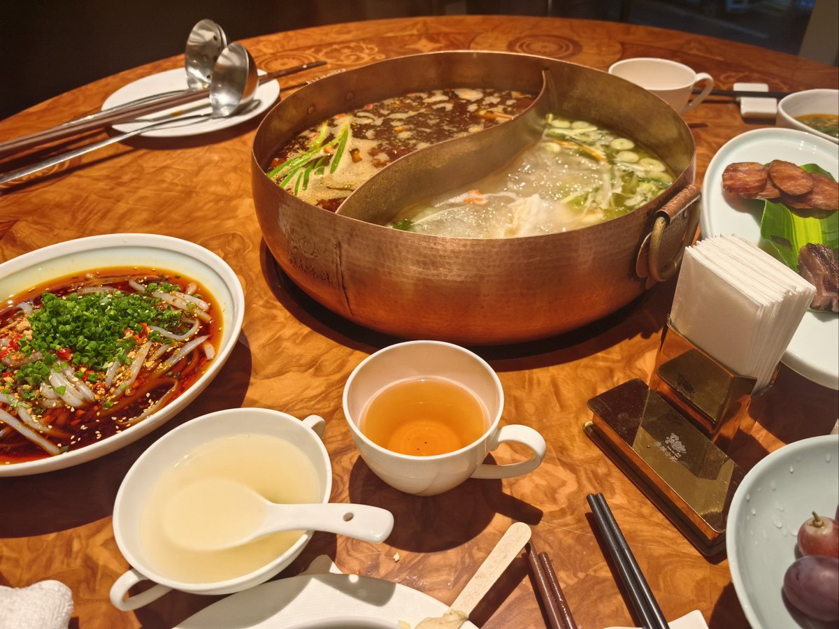 CorneliusPrqzx's tweet photo. Late night hot pot shared with a stranger who stayed up just like me—warmth beats loneliness every time. https://t.co/5cl3Yp0GH5