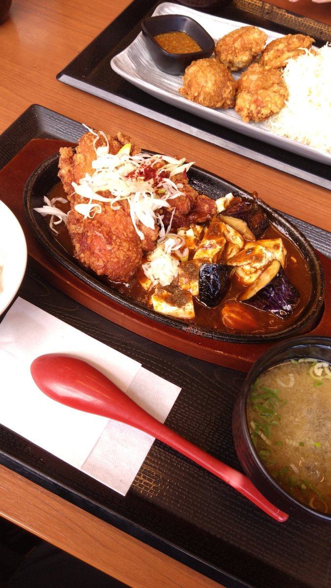 pppubp's tweet photo. からやまのNEW「旨辛にんにくからあげの鉄板麻婆定食」を食べてきました。
久しぶりに美味しいセットです！
ホワジャオが効いていて美味しかったです。辛くはありません。
ただ、麻婆が強くて、から揚げの味はスポイルされている感じでした。
#からやま　#から揚げ https://t.co/D5cbhWhayc