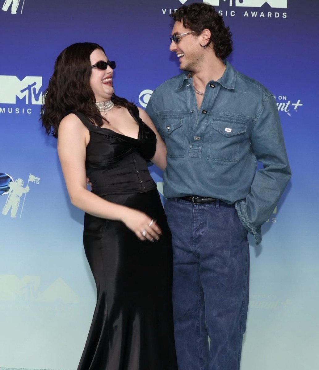 offcampusseries's tweet photo. more photos of belmont &amp; ella at the #vmas https://t.co/k15Bvadjjz