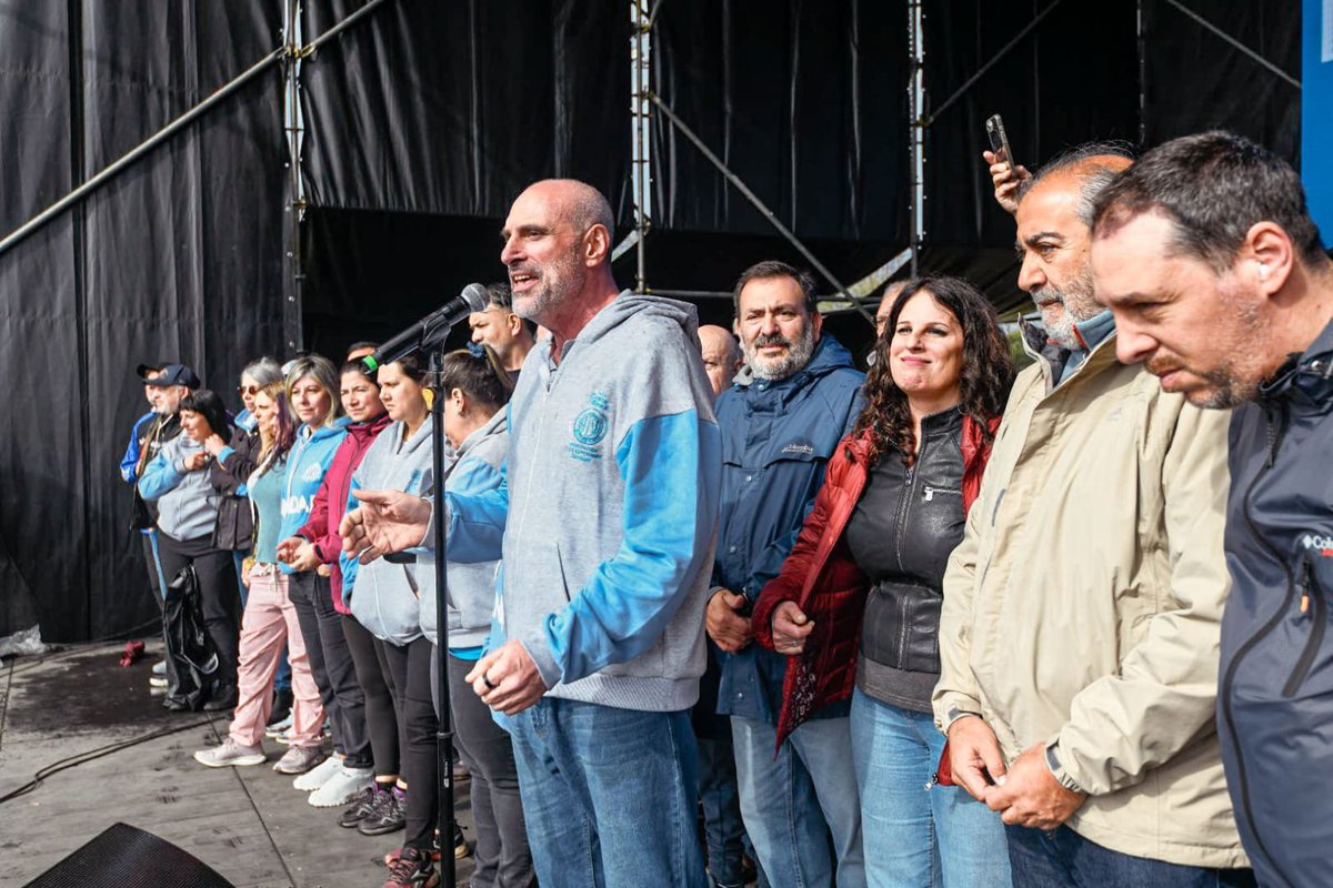 hectordaer's tweet photo. Un año más participamos en el festejo del Día de la Sanidad junto a mis  compañeros y compañeras de ATSA Buenos Aires en Pontevedra.

Celebrar también es encontrarnos, organizarnos y reafirmar que cada conquista se defiende con unidad y militancia. https://t.co/lK9o5ahwD3