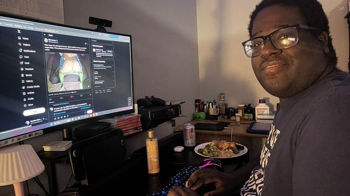 ObsidianBlkXXX's tweet photo. Kitchen operations locked down, studio space reorganized, and late-night creative fuel ready to go. Slow-braised chicken thighs and broccoli glazed straight out of the skillet, paired with an ice-cold can at the workstation.
#StudioVibes #HeavyweightMen #ObsidianBlack #PhillyCreator #BlackBull #BearTop