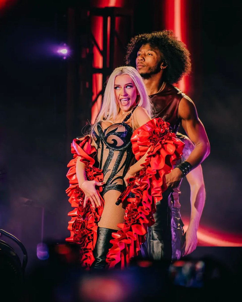 InfoXtina's tweet photo. ⭐️FANDOMS COM LULA!

Christina sempre foi uma voz que defendeu minorias e lutou contra a desigualdade.

Sendo assim, em defesa do Brasil, da democracia e de um futuro com mais justiça social, o Info Xtina vem declarar apoio ao presidente Lula.

FIGHTERS VOTAM 13. https://t.co/25bTbDcgbk