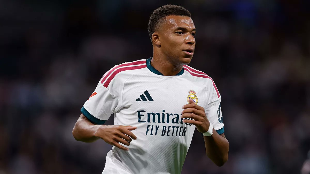 Eltirafacts's tweet photo. 🎙️ ZIDANE CONFIRMA CAMBIOS ANTE BÉLGICA

“Definitivamente habrá cambios. Cuántos, lo verán mañana.”

Francia jugará sin Mbappé, que regresó al Real Madrid por una hiperextensión en la rodilla izquierda. 🇫🇷 https://t.co/4EbwNZLjNf