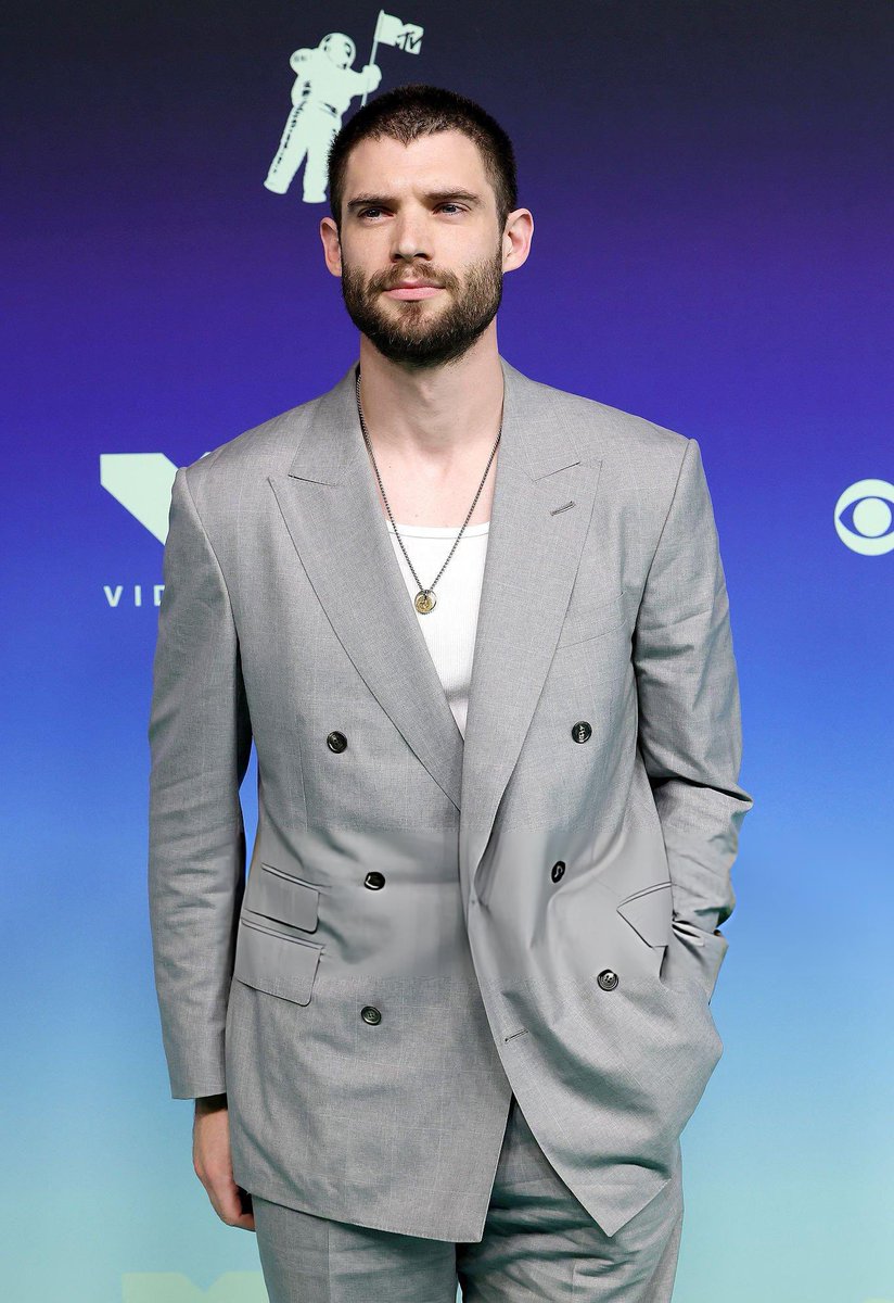 popbuzzz_'s tweet photo. Handsome David Corenswet is at the 2026 MTV VMAs tonight as a presenter.

It’s a crossover moment for the new DCU Superman, showing up at a music awards show rather than a film premiere. #VMA https://t.co/0Zi6tGBltj
