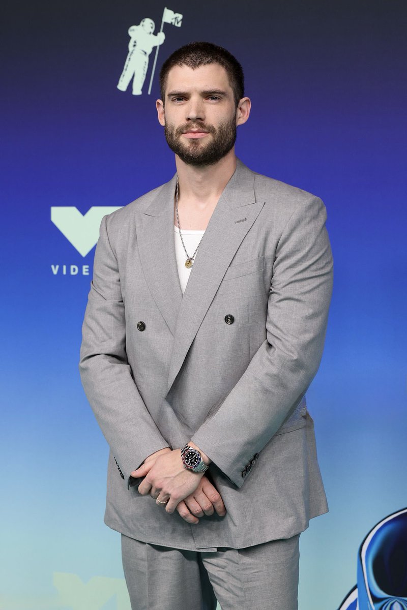 popbuzzz_'s tweet photo. Handsome David Corenswet is at the 2026 MTV VMAs tonight as a presenter.

It’s a crossover moment for the new DCU Superman, showing up at a music awards show rather than a film premiere. #VMA https://t.co/0Zi6tGBltj