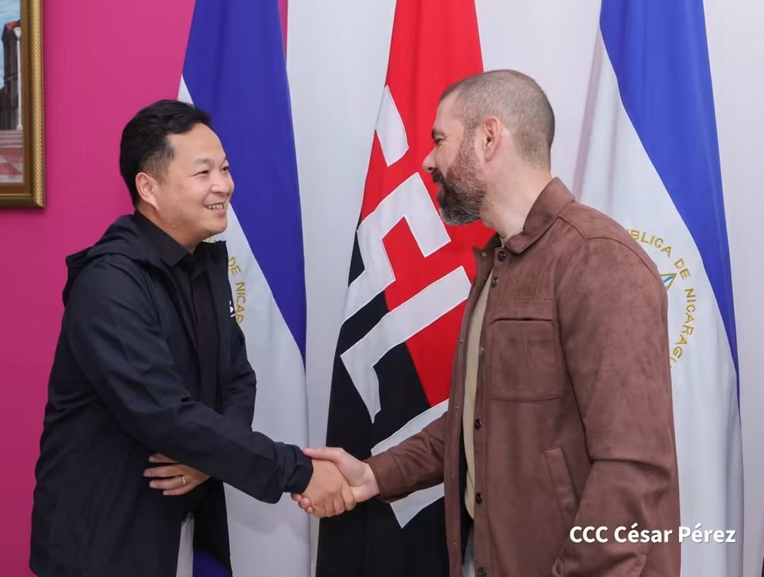 PrensaPopulr's tweet photo. 🇨🇳🇳🇮 La cultura y las tradiciones de #Hunan llegan a Nicaragua con una delegación artística de la República Popular #China, recibida en Managua por el compañero Laureano Ortega Murillo, asesor de la Presidencia de la República. https://t.co/9VJDmDSLZ7