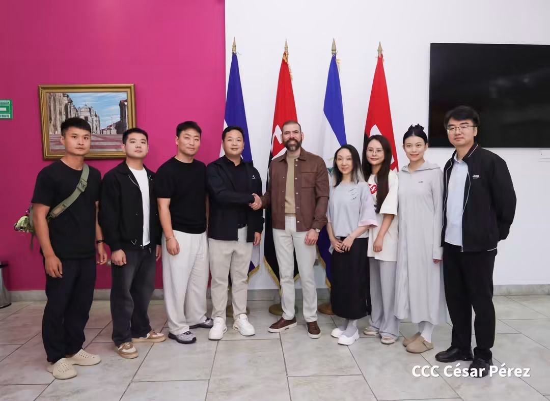 PrensaPopulr's tweet photo. 🇨🇳🇳🇮 La cultura y las tradiciones de #Hunan llegan a Nicaragua con una delegación artística de la República Popular #China, recibida en Managua por el compañero Laureano Ortega Murillo, asesor de la Presidencia de la República. https://t.co/9VJDmDSLZ7