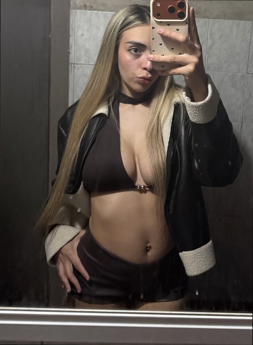 sofiedaisy27's tweet photo. ngl Don't open this around people 🥵 https://t.co/vSbCGAI9Sx