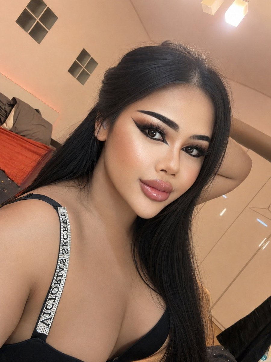 glieticn's tweet photo. #ladyboy_bahrain #bahrain https://t.co/L5XUXURvCi