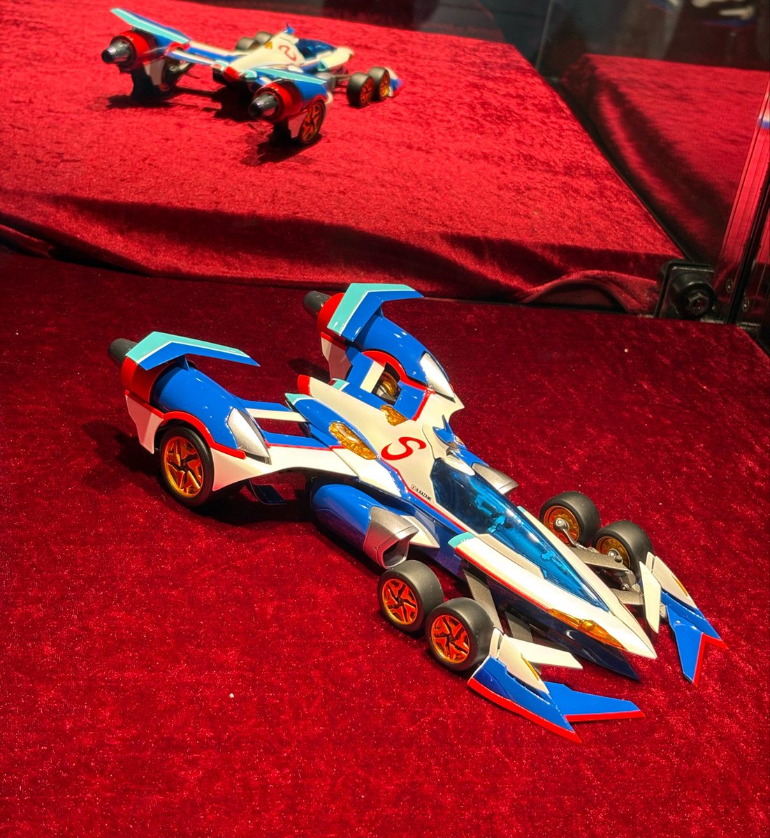 ganma195's tweet photo. メガホビexpo2026
ゼニスアスラーダ、まさかの1.6倍サイズで迫力と存在感に圧倒されました！
カラーリングも素晴らしい👍
試乗はハズレたけどめっちゃ楽しめました
乗れた人おめでとう🎉
これだけ盛り上げて新作6分は…
ガンダムUCは��ァンの力で90分増えたからCFも何とか60分で❗️
#ゼニスアスラーダ https://t.co/lQOjjaUVgZ