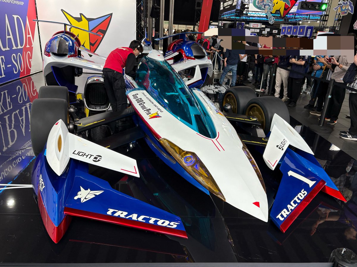 ganma195's tweet photo. メガホビexpo2026
ゼニスアスラーダ、まさかの1.6倍サイズで迫力と存在感に圧倒されました！
カラーリングも素晴らしい👍
試乗はハズレたけどめっちゃ楽しめました
乗れた人おめでとう🎉
これだけ盛り上げて新作6分は…
ガンダムUCは��ァンの力で90分増えたからCFも何とか60分で❗️
#ゼニスアスラーダ https://t.co/lQOjjaUVgZ