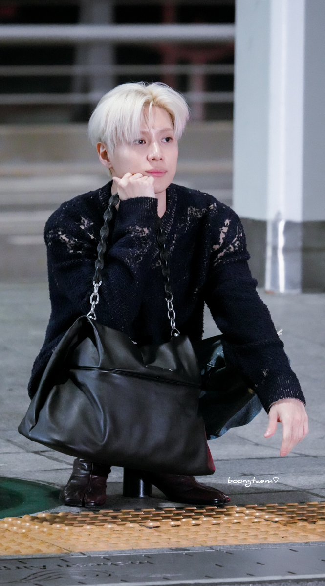 Kim123Sia's tweet photo. 태민아 너 모델해 니트랑 구두 가방 다 예쁘네
특히 청바지 핏 너무 예뻐서 다 사고싶네 https://t.co/9EIPTUfnqH