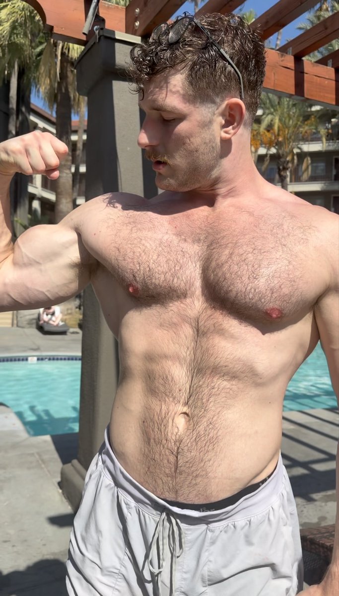 ClarkGalll's tweet photo. Your life guard is here https://t.co/ExCvB61U0J