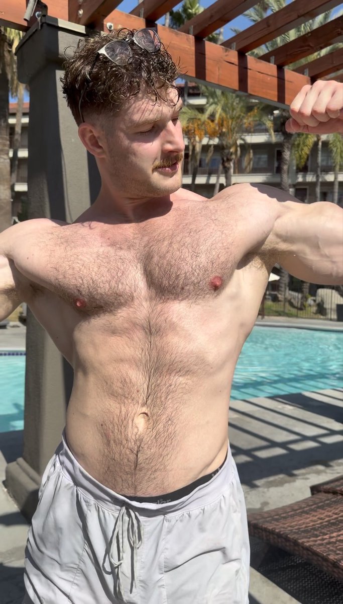 ClarkGalll's tweet photo. Your life guard is here https://t.co/ExCvB61U0J