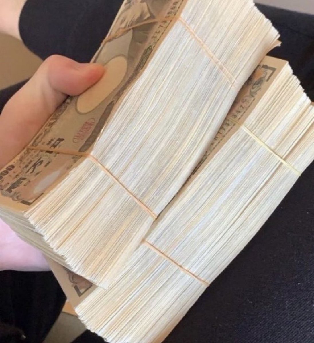 ThickNred2's tweet photo. か月分の生活費として、いくら必要ですか？

1 500,000円

2 1,000,000円

3 2,000,000円

4 3,000,000円

率直なご意見を返信またはDMで共有してください🫶🏻

皆さんの答えを知りたいです！ https://t.co/K8VdEmFs1M