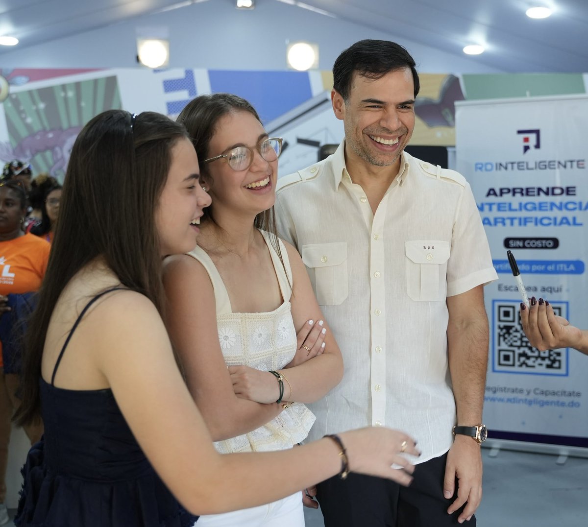 robertoangel02's tweet photo. Este domingo disfruté de la Feria Internacional del Libro junto a mis hijas Miranda, Sofía, Ximena y mi sobrina, Valeria. 

Gracias a todas las familias que han abarrotado las instalaciones de la Plaza de la Cultura. 

Todavía estás a tiempo de venir y conectarte con lo mejor de los libros y la cultura. 

@miculturard