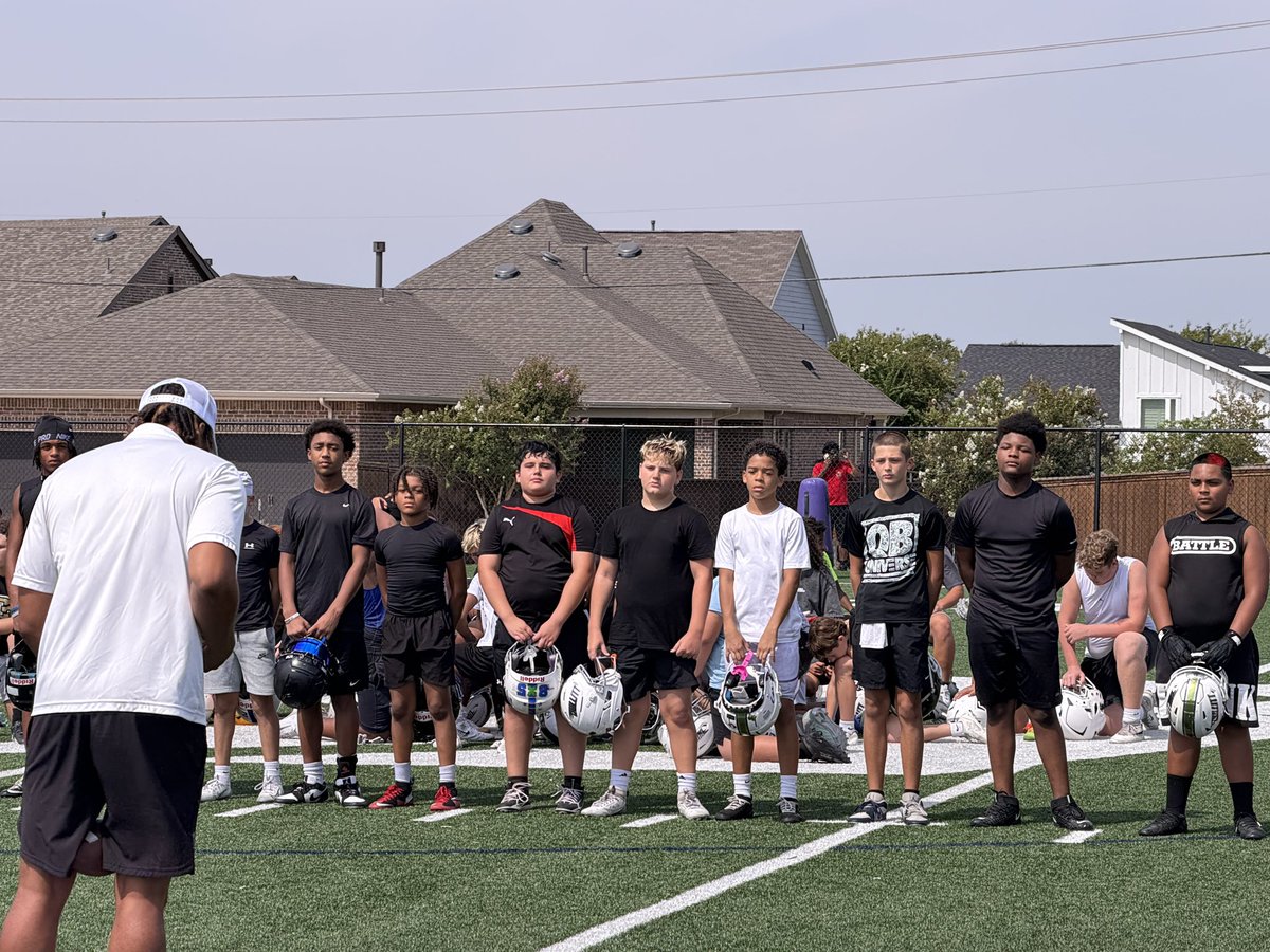 JoseFlores2033's tweet photo. Blessed with another opportunity to compete today at FBU DFW East. 🙏🏽🏈
I earned my official invitation to the FBU National Championship in the 6th grade!
Proud of the work, but I know there’s more to do. 1% better every day. 💪🏽
@branndonbraxton @AlPopsFootball 
#Bixbybuilt https://t.co/JdhFLQLwz5