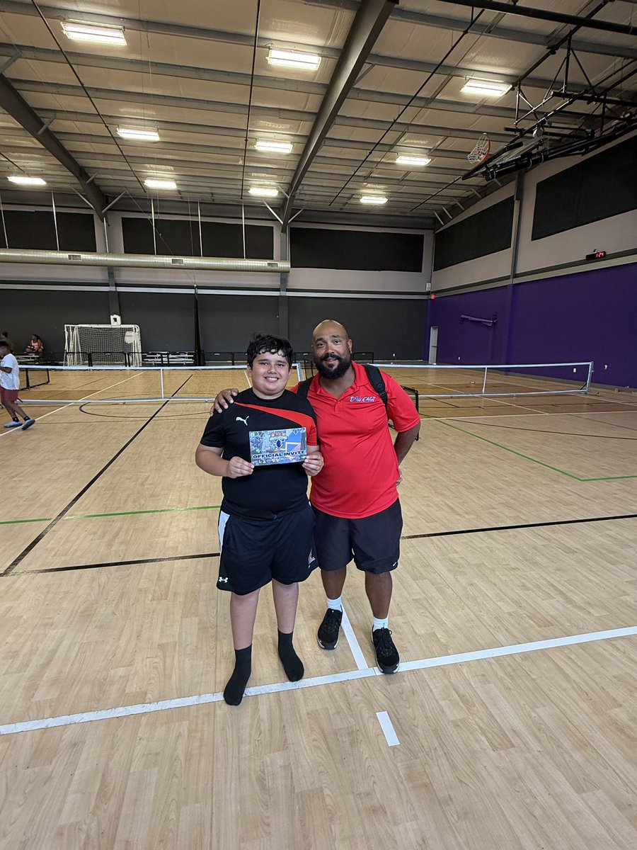 JoseFlores2033's tweet photo. Blessed with another opportunity to compete today at FBU DFW East. 🙏🏽🏈
I earned my official invitation to the FBU National Championship in the 6th grade!
Proud of the work, but I know there’s more to do. 1% better every day. 💪🏽
@branndonbraxton @AlPopsFootball 
#Bixbybuilt https://t.co/JdhFLQLwz5