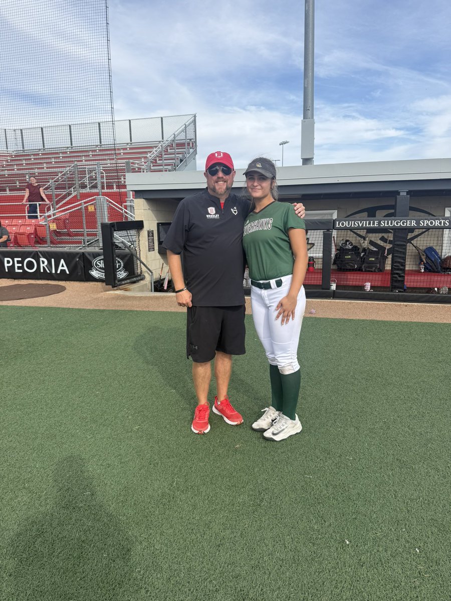 alyssaf2028's tweet photo. Thank you so much @BradleySoftball for a wonderful camp! I loved playing the live scrimmage and working in the outfield with @bensuchon !! Go Braves❤️
@Coach_LAnderson @EnosGass 

@SilverHawkSball @CoachSam322 @Coach_McNulty @CoachThijs https://t.co/ePCpaS1rjz