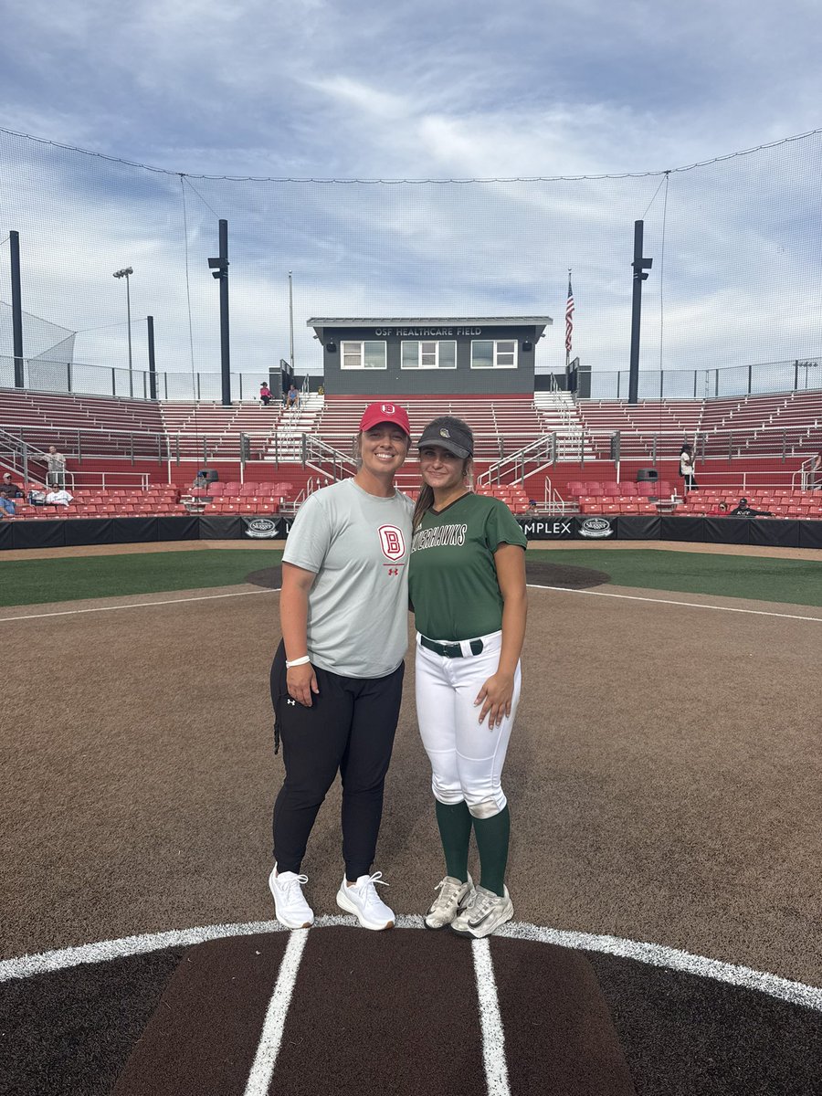 alyssaf2028's tweet photo. Thank you so much @BradleySoftball for a wonderful camp! I loved playing the live scrimmage and working in the outfield with @bensuchon !! Go Braves❤️
@Coach_LAnderson @EnosGass 

@SilverHawkSball @CoachSam322 @Coach_McNulty @CoachThijs https://t.co/ePCpaS1rjz