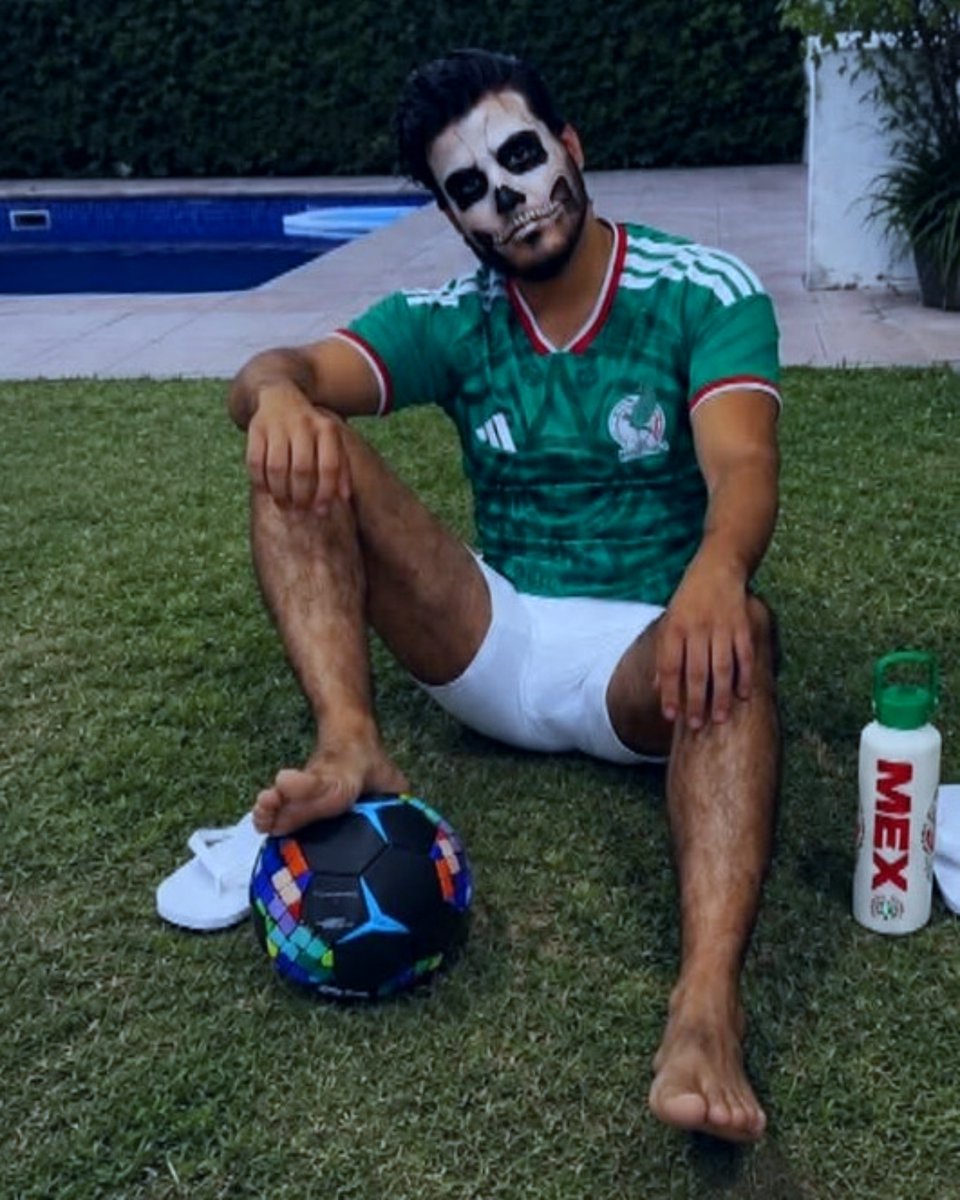 HollzinGert's tweet photo. #TerminaElMesPatrio Con el respectivo taco de ojo de #piesmasculinos 👣😍 #piesdehombre #piesdescalzos #piesdemacho #piesmexicanos #piesmexico #piesdechicos #piesperfectos #feetguy #barefeet #malefeet #menfeet #feetmen #feetman #feetlovers #feetboy #feetphoto #feetfetish #picfeet https://t.co/e3o8ArI6qt